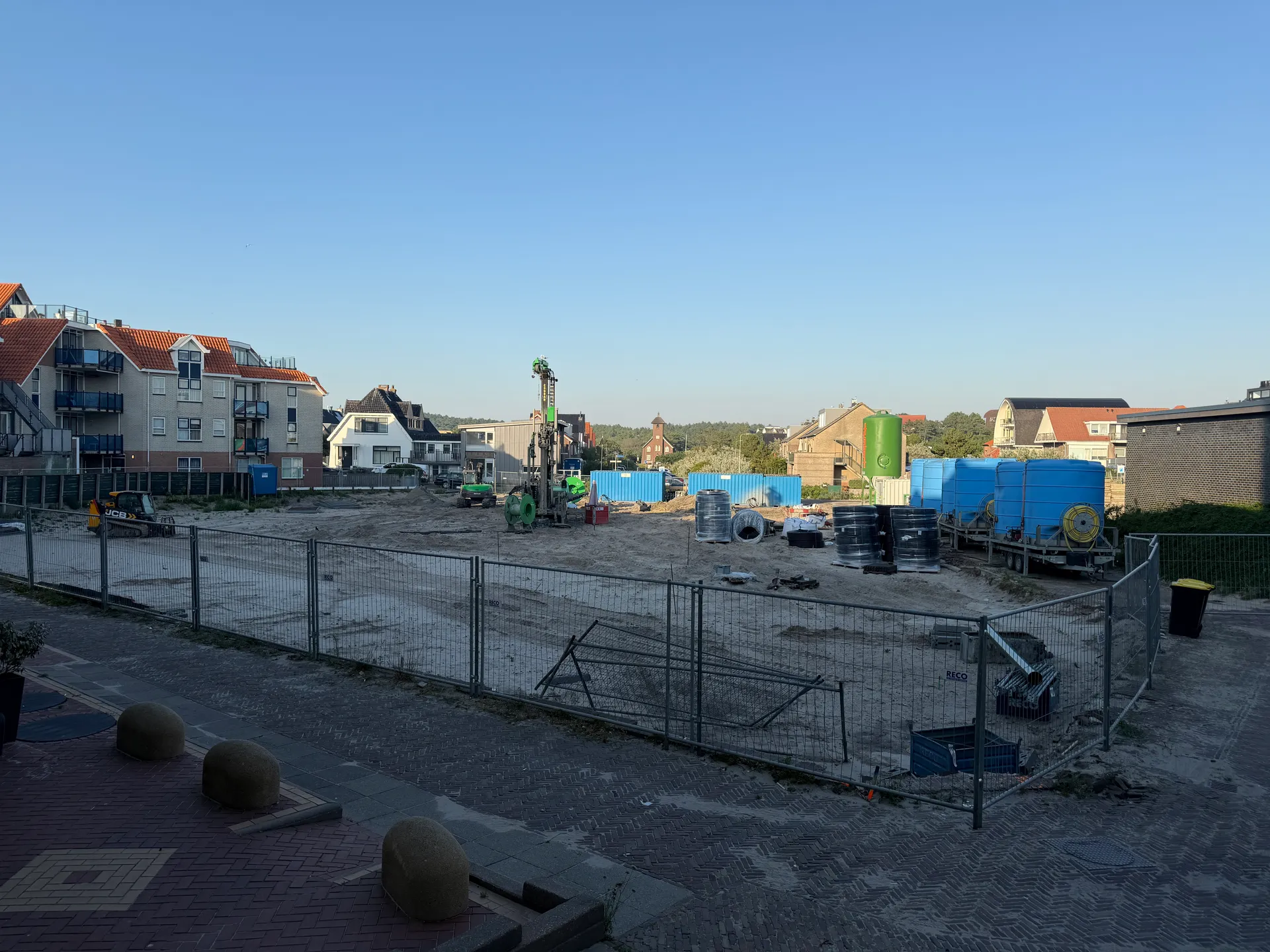 De bouwplaats aan de Zeeweg in Bergen aan Zee, op de plek van het voormalige Hotel Prins Maurits